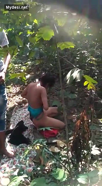 Desi lover caught outdoor on fucking time