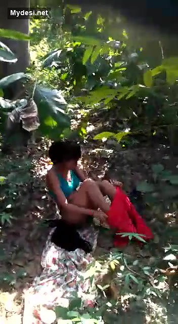 Desi lover caught outdoor on fucking time