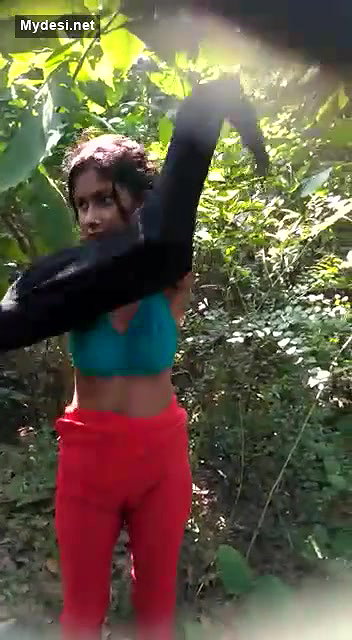 Desi lover caught outdoor on fucking time