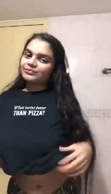 Showing Her BigPairs