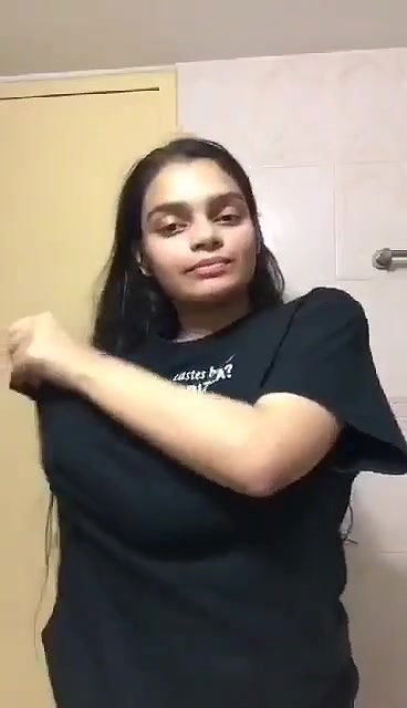 Showing Her BigPairs