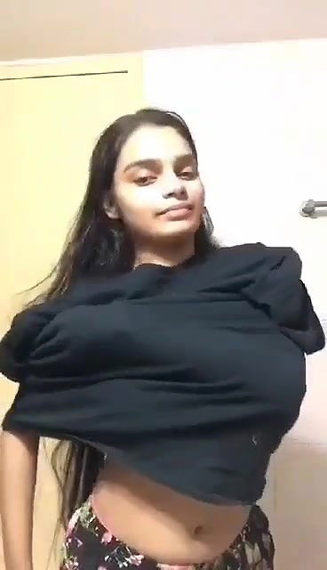 Showing Her BigPairs