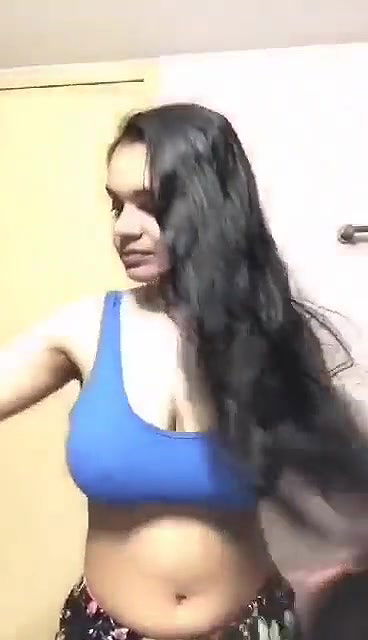 Showing Her BigPairs