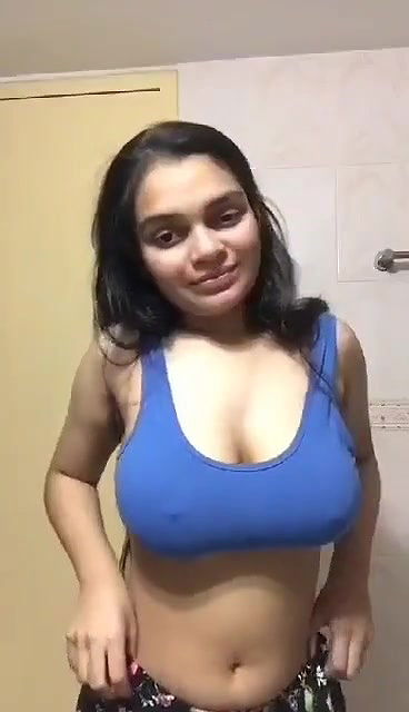 Showing Her BigPairs