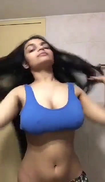 Showing Her BigPairs