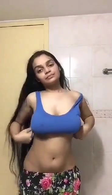 Showing Her BigPairs