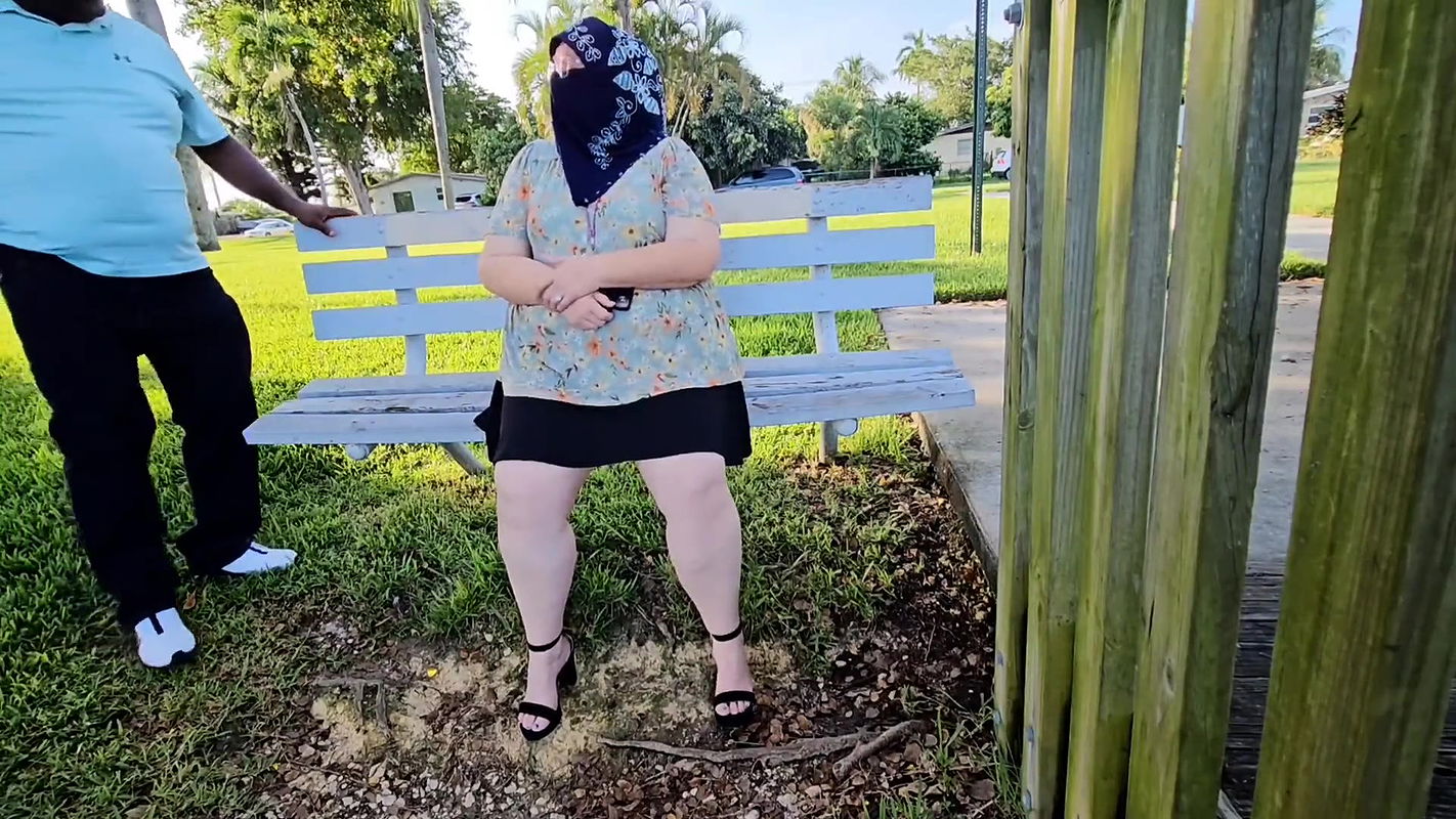 Guy Approached Me at the Park and Wanted to Play with My Pussy, Can’t Believe I Let Him Do It