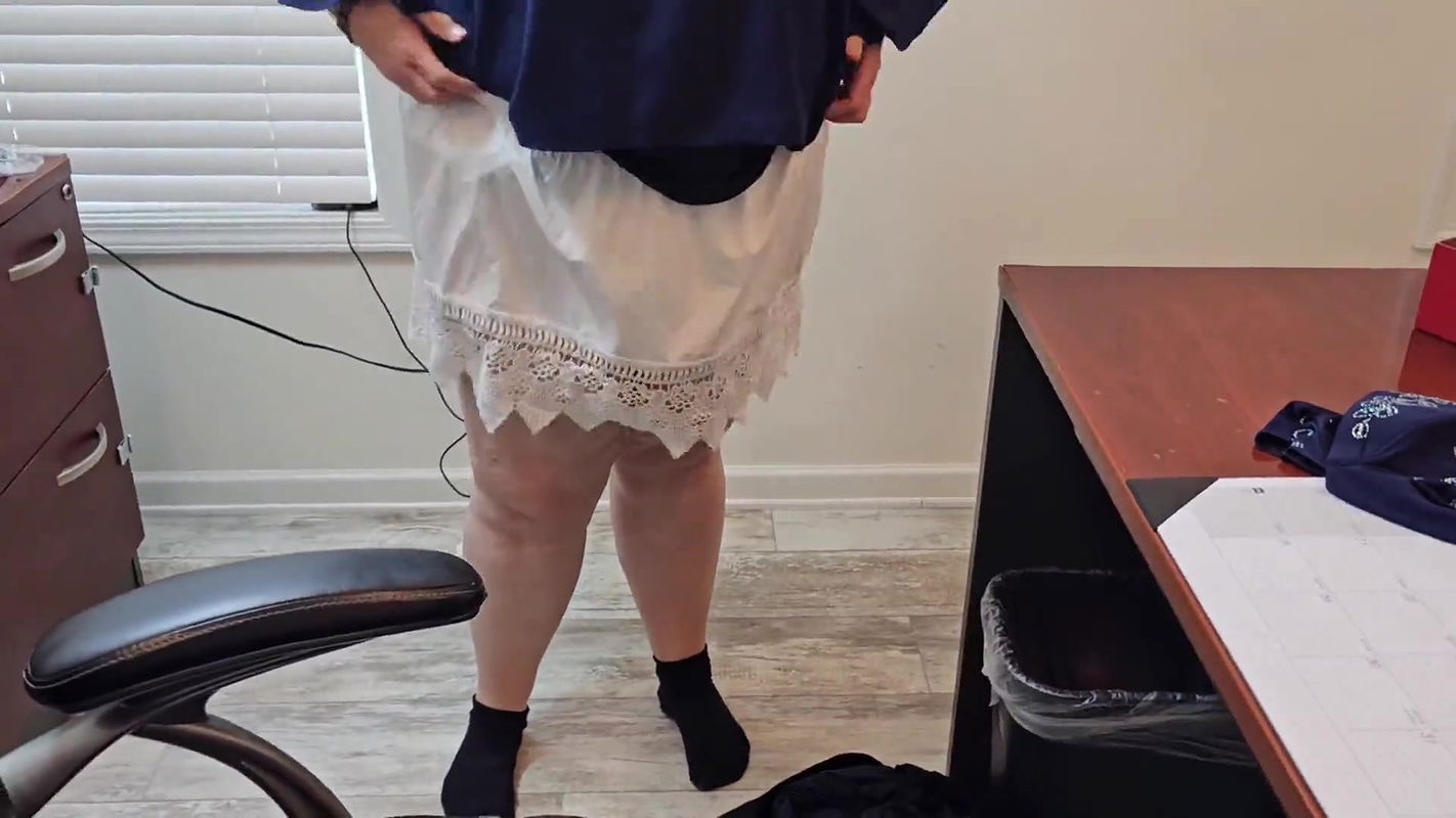 Hijab MILF in the Bathroom Playing with Her Pussy and Ended up Peeing on the Floor