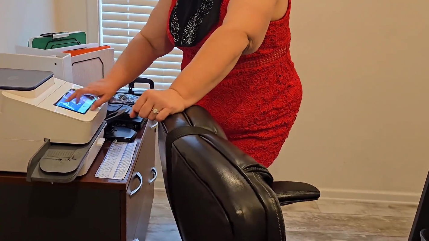 I Felt Horny at Work and Let a Fucking Machine with Big Dildo Pounded Pussy