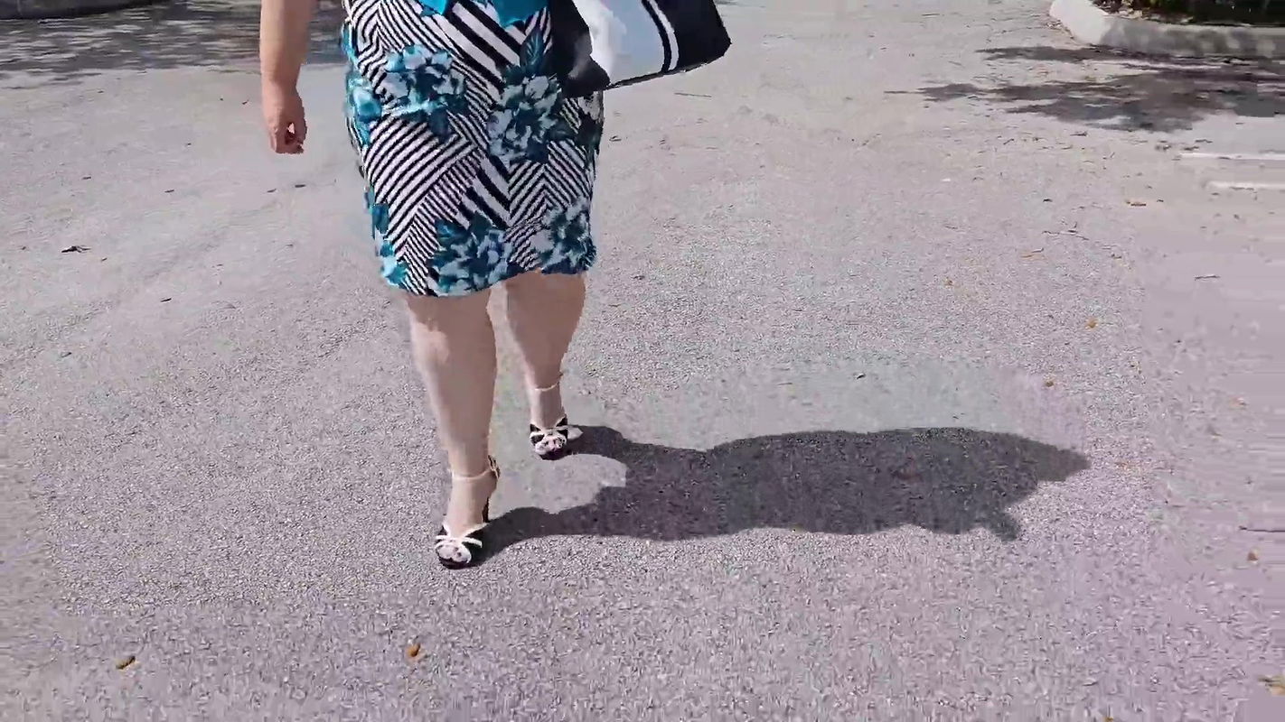 I Let the Maintenance Guy See My Legs and He Got Very Horny and Filled My Pussy With His Cum