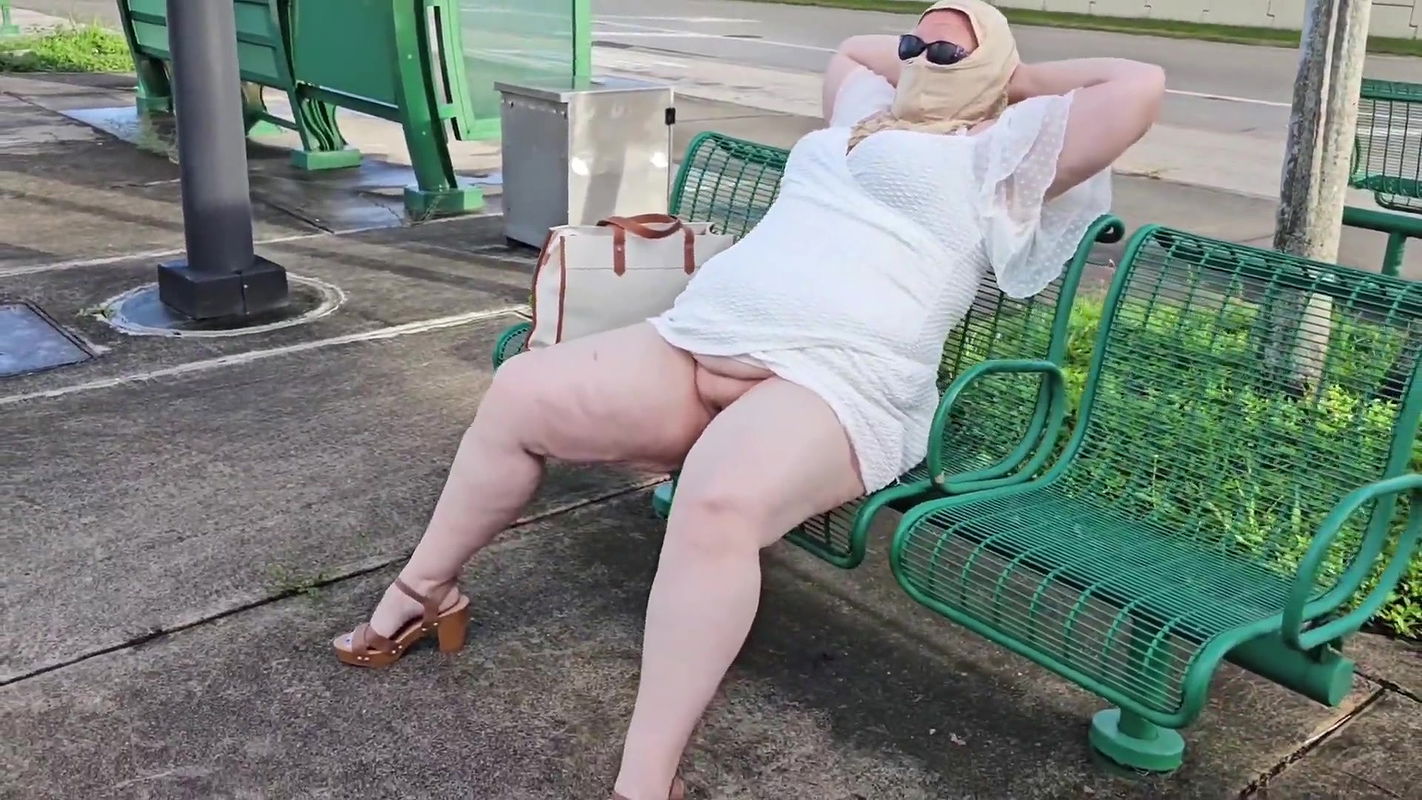 Mature Hijab Muslim MILF Masturbating Publicly Outdoor at the Bus Stop with Lots of Car Passing by