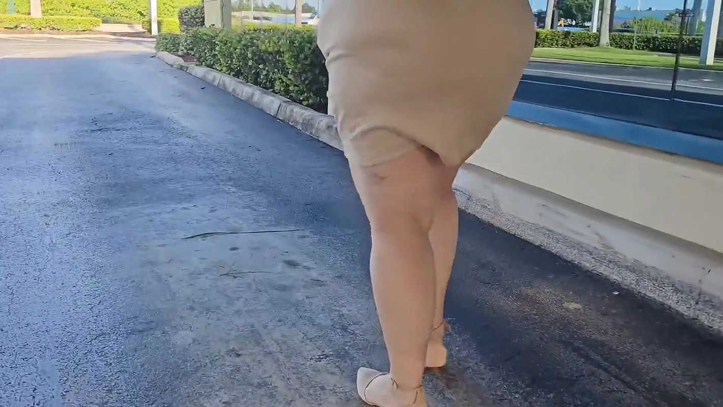 Stranger Approached Me in Parking Lot and Started Eating My Pussy After I Fell for His Made-up Story