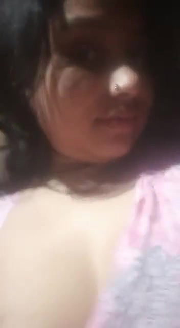 Sexy Indian Girl Shows her Boobs and Pussy