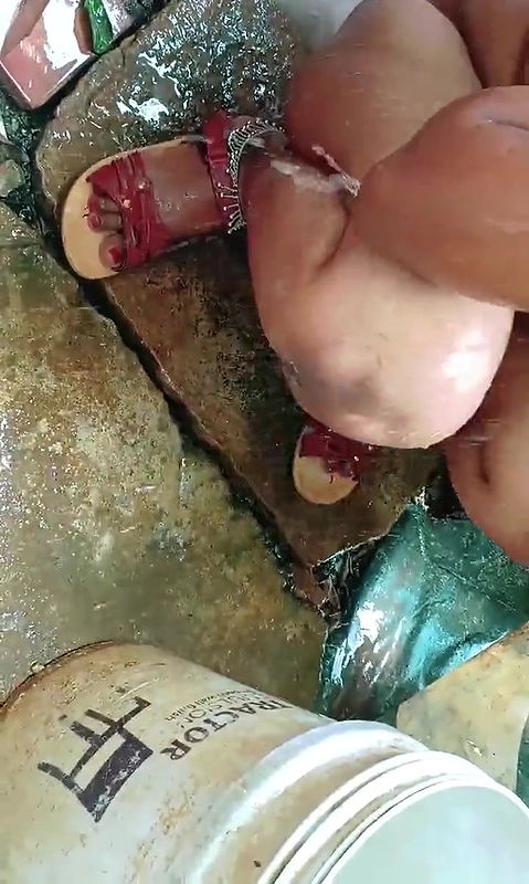 Hot sexy bathing face reveal queen4desi