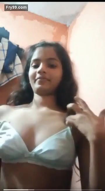 Desi Cute GF Showing Boobs