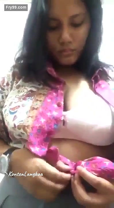Bigboob Mezo Girl Showing