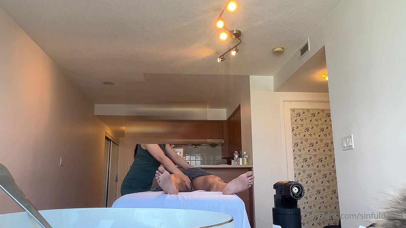 Asian Hot masseuse (17)