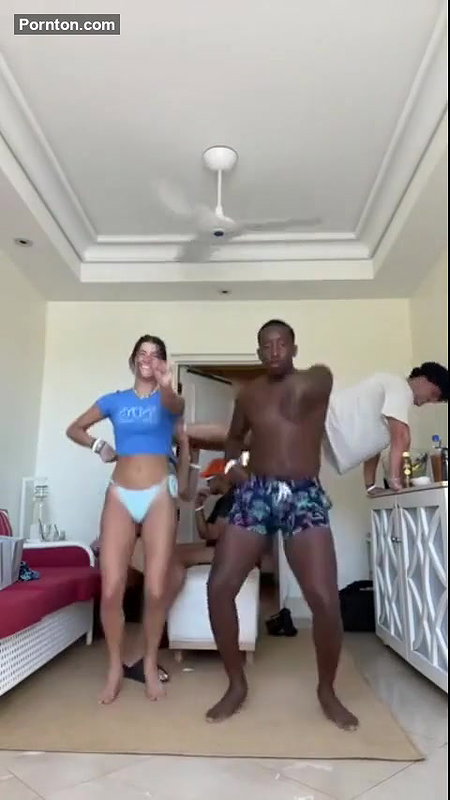 Charli D’Amelio Bikini Camel Toe Video Leaked