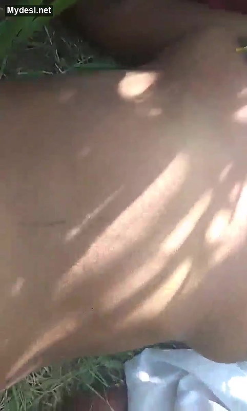 Desi village bhabi fucking on field