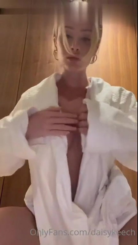 Daisy Keech Bath Robe Tease Onlyfans Video Leaked