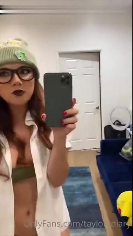 Dare Taylor Lingerie Striptease OnlyFans Video Leaked