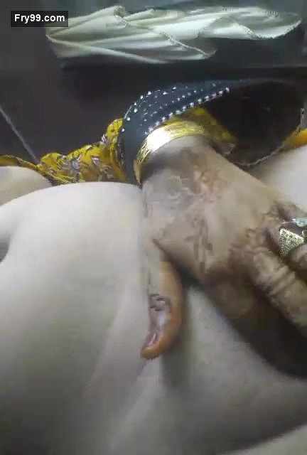 Desi Bhabhi Shows her big Boobs and Pussy