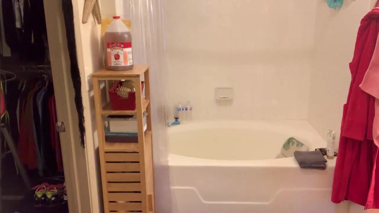 Heidi Lee Bocanegra Naked Cleaning Her Body Video