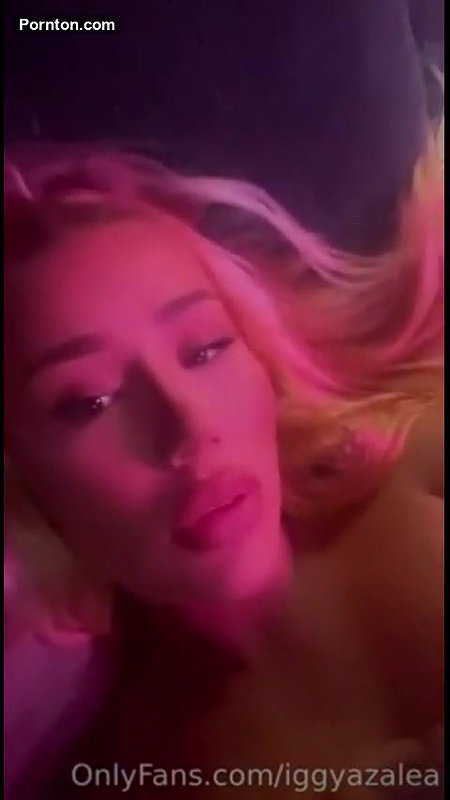 Iggy Azalea Big Boobs Handbra Tease Video Leaked