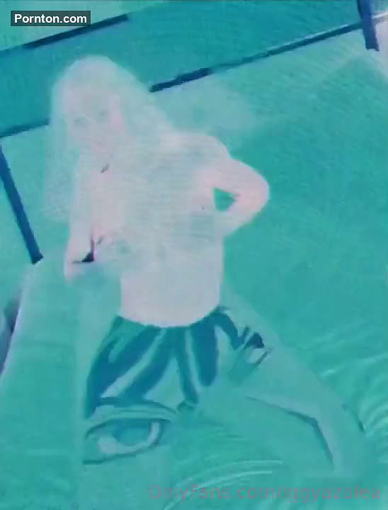 Iggy Azalea Topless Hand Bra BTS Onlyfans Video Leaked