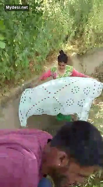 Desi village girl fuck outdoor