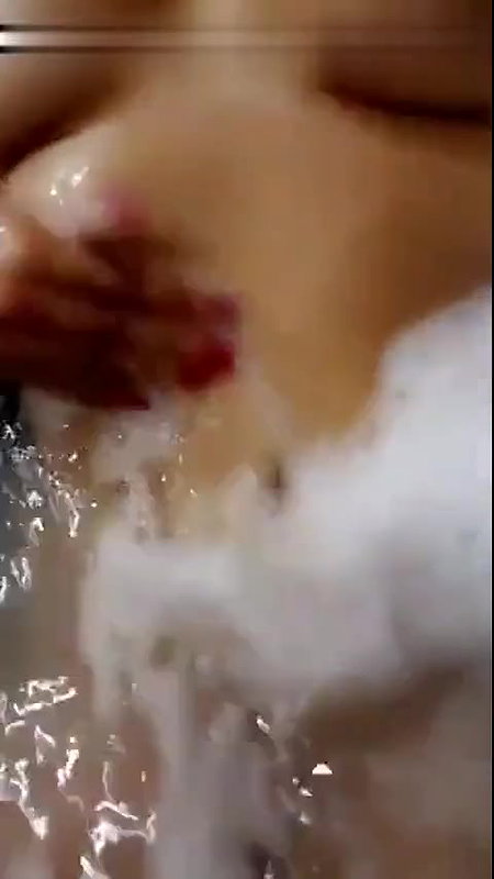 Katie Laura Nude in Bath Tub Porn Video