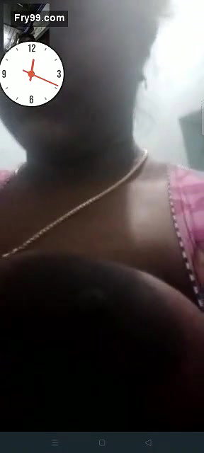 Desi Bhabhi Shows Her Boobs on VC