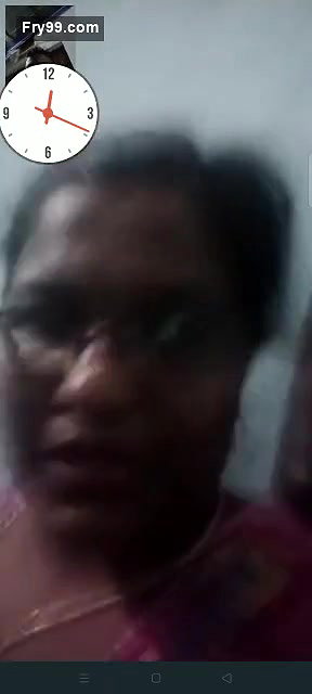 Desi Bhabhi Shows Her Boobs on VC