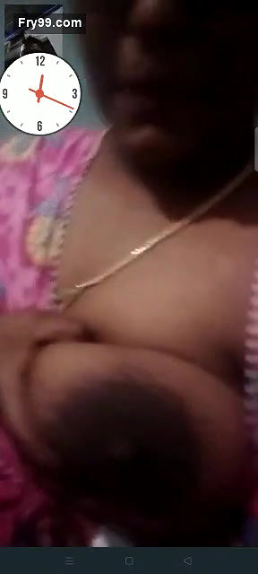 Desi Bhabhi Shows Her Boobs on VC