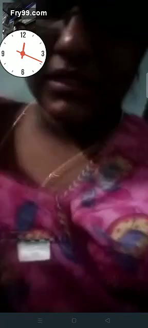 Desi Bhabhi Shows Her Boobs on VC