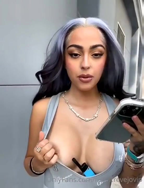 Malu Trevejo Nude Nipple Flash Onlyfans Video Leaked