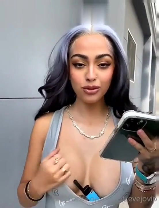 Malu Trevejo Nude Nipple Flash Onlyfans Video Leaked