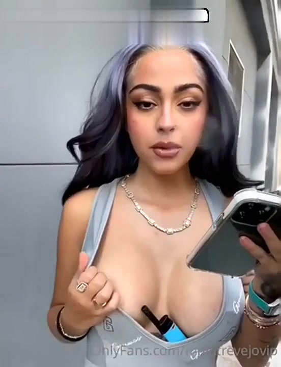 Malu Trevejo Nude Nipple Flash Onlyfans Video Leaked