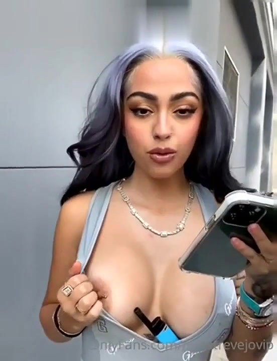 Malu Trevejo Nude Nipple Flash Onlyfans Video Leaked