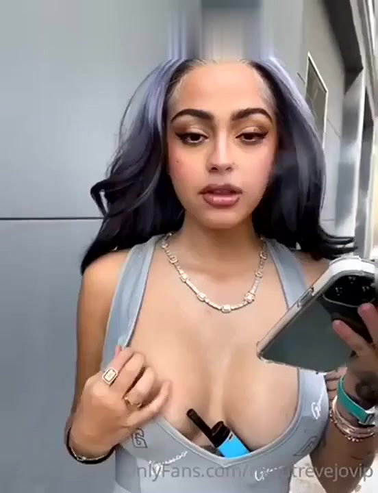 Malu Trevejo Nude Nipple Flash Onlyfans Video Leaked