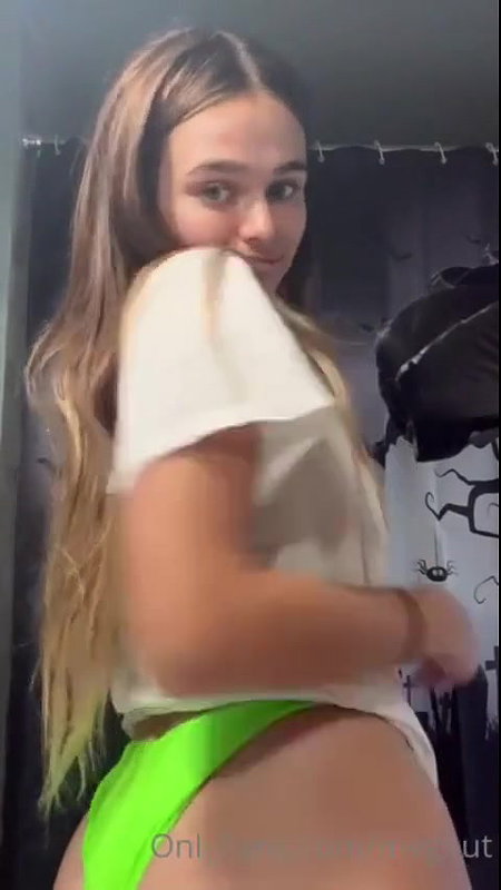 Megnutt02 Nude Boob Flash Onlyfans Video Leaked