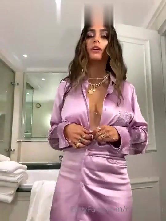 Mia Khalifa Topless High Heel Try-On OnlyFans Video Leaked