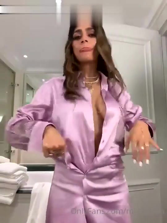 Mia Khalifa Topless High Heel Try-On OnlyFans Video Leaked