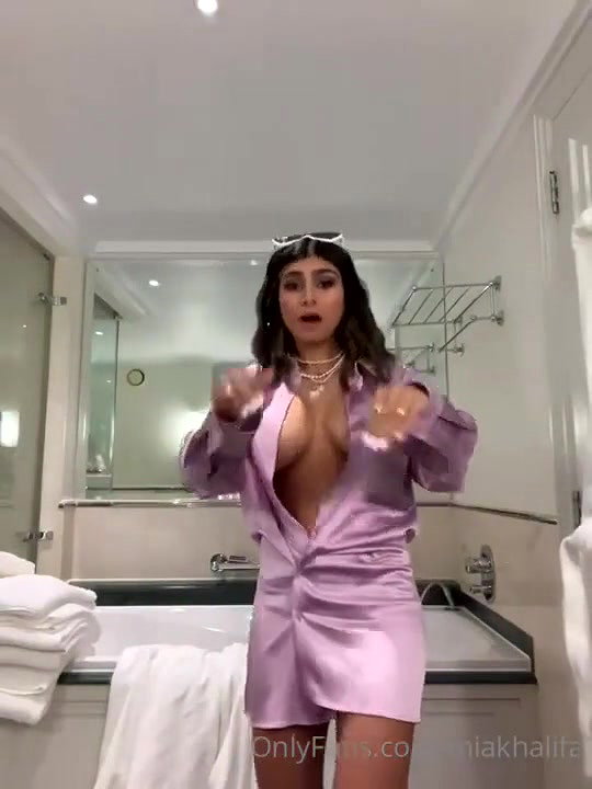 Mia Khalifa Topless High Heel Try-On OnlyFans Video Leaked