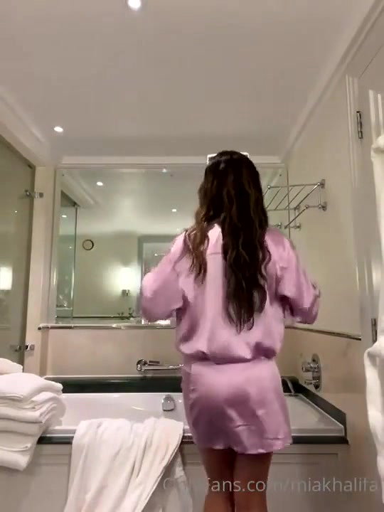 Mia Khalifa Topless High Heel Try-On OnlyFans Video Leaked