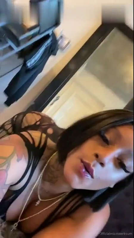 Mizz Twerksum – theofficialmizztwerksum OnlyFans Leaks (4 Videos) 4