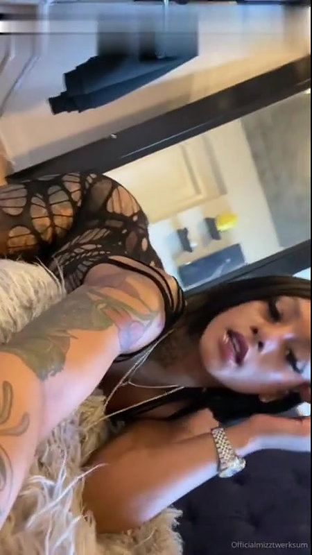 Mizz Twerksum – theofficialmizztwerksum OnlyFans Leaks (4 Videos) 4
