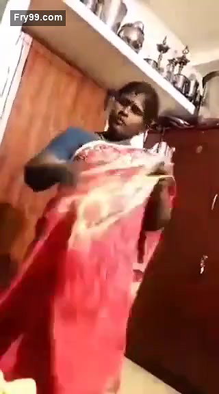 Mallu Bhabhi Wearing Saree