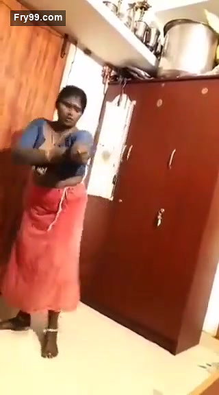 Mallu Bhabhi Wearing Saree