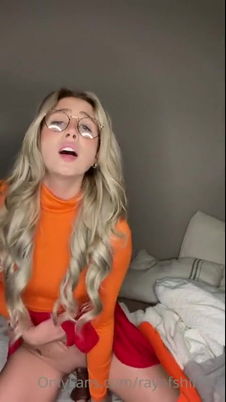 Rayofshinexo Velma Cosplay Dildo Riding Video Leaked – OnlyFans